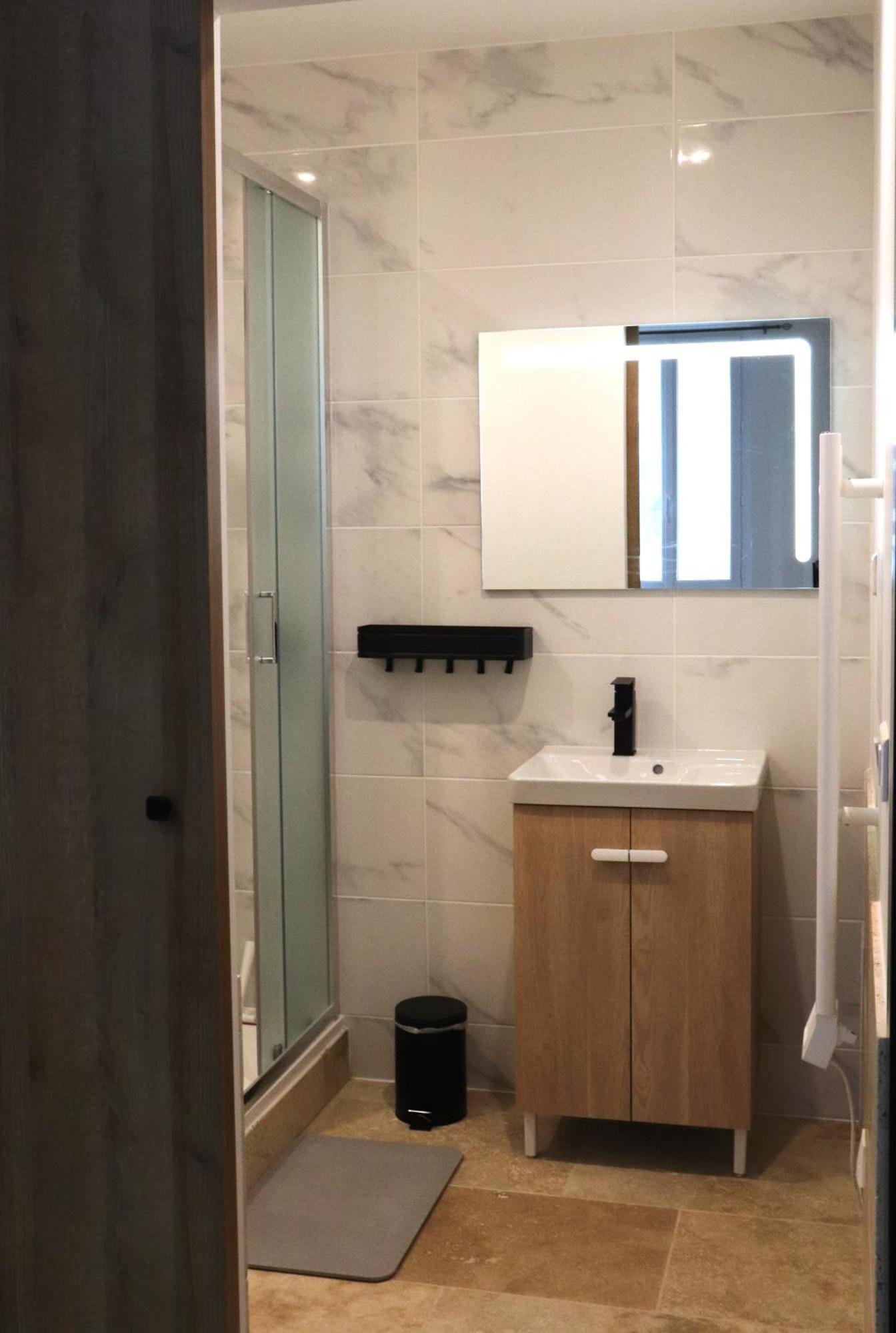 Superbes Appartements Modernes Et Neufs Bagnols-sur-Cèze Екстериор снимка